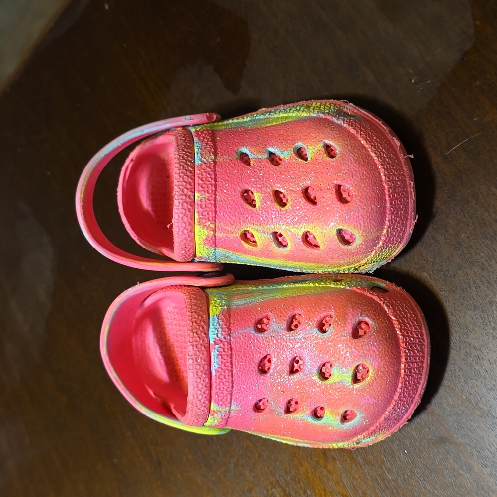 Capelli New York pink and green glitter croc style shoes Size 7‎